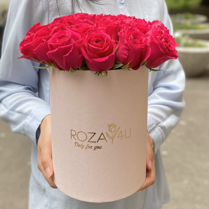 25 малиновых роз Такаци в коробке